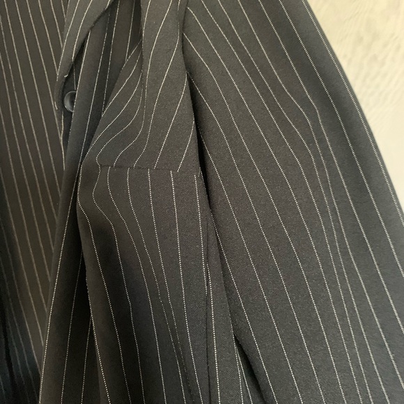 BLACK AND WHITE STRIPED BLAZER 🤍 - Picture 4 of 6